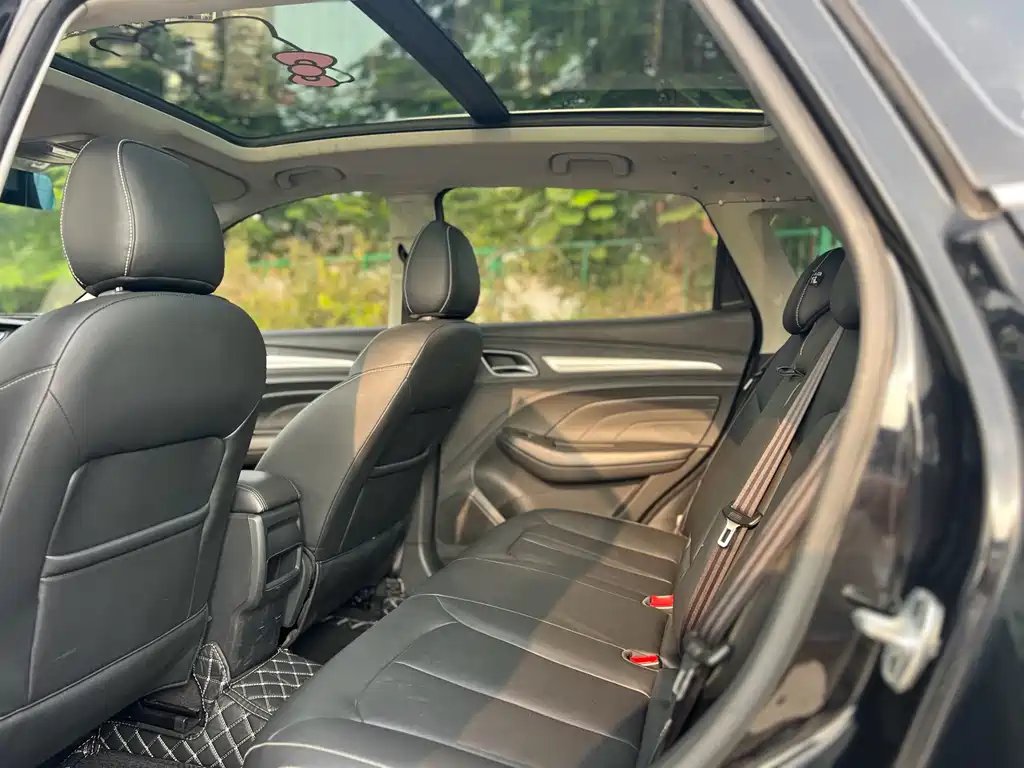 Roewe RX3 — миниатюра 6