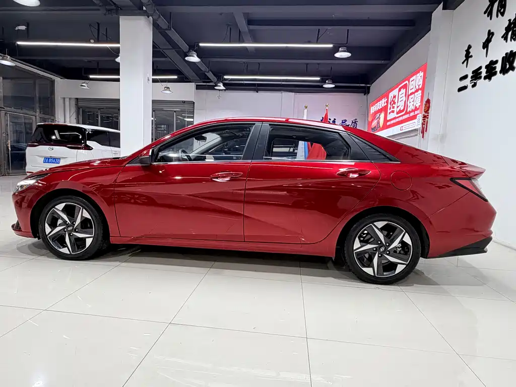 HYUNDAI ELANTRA