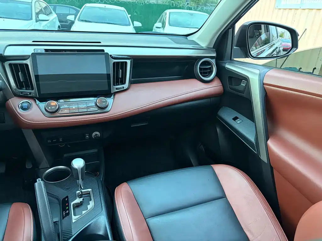Toyota RAV4 — миниатюра 12