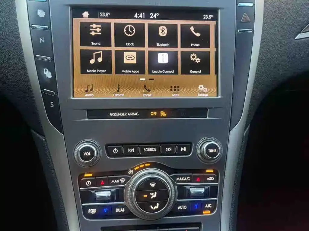 Lincoln MKZ — миниатюра 11