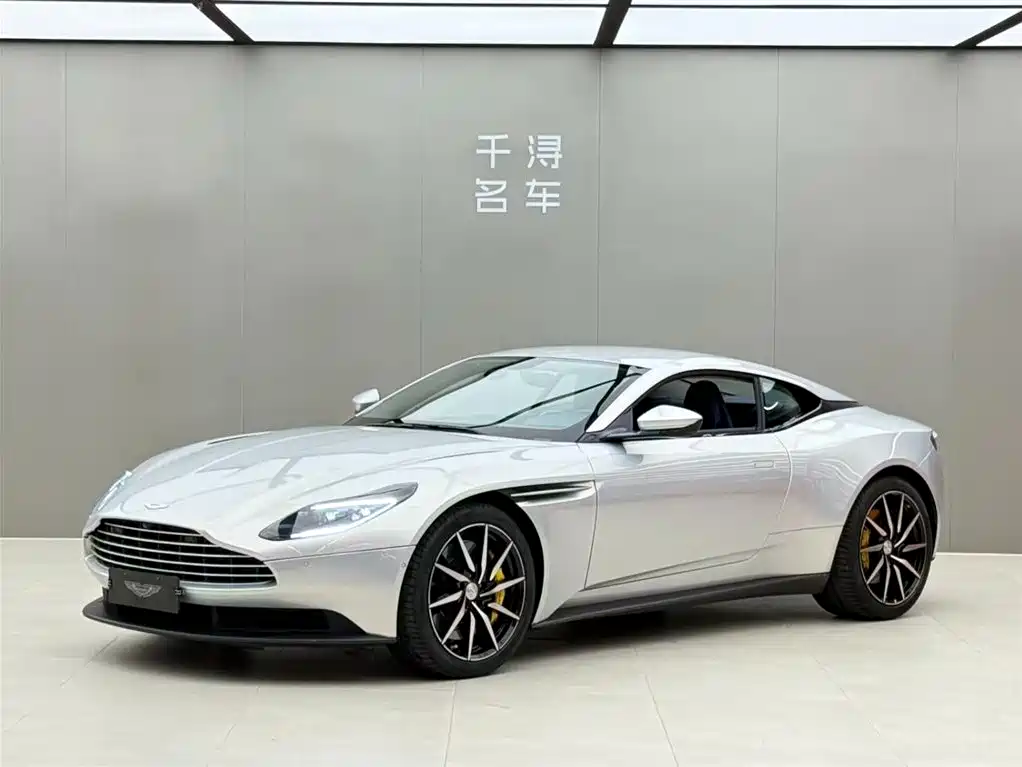 Aston Martin DB11 2019