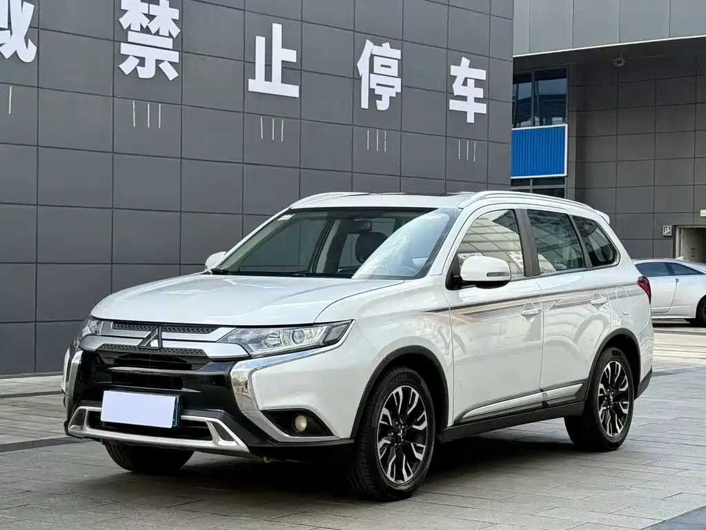 Купить Mitsubishi Outlander
