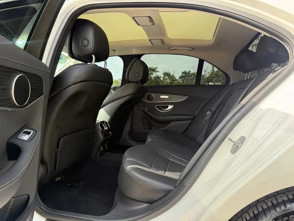 Mercedes-Benz C-Class — миниатюра 6