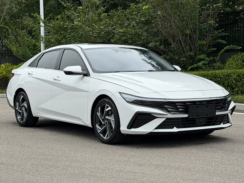 Hyundai Elantra — миниатюра 3