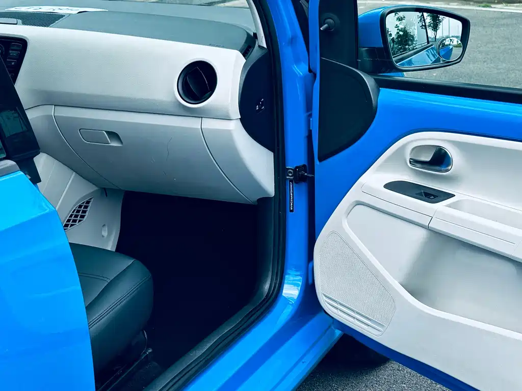 Volkswagen up! 2015 1.0L move up!