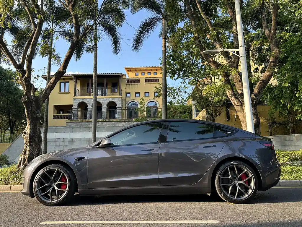 Tesla Model 3 — фотографии объявления, Фото 2