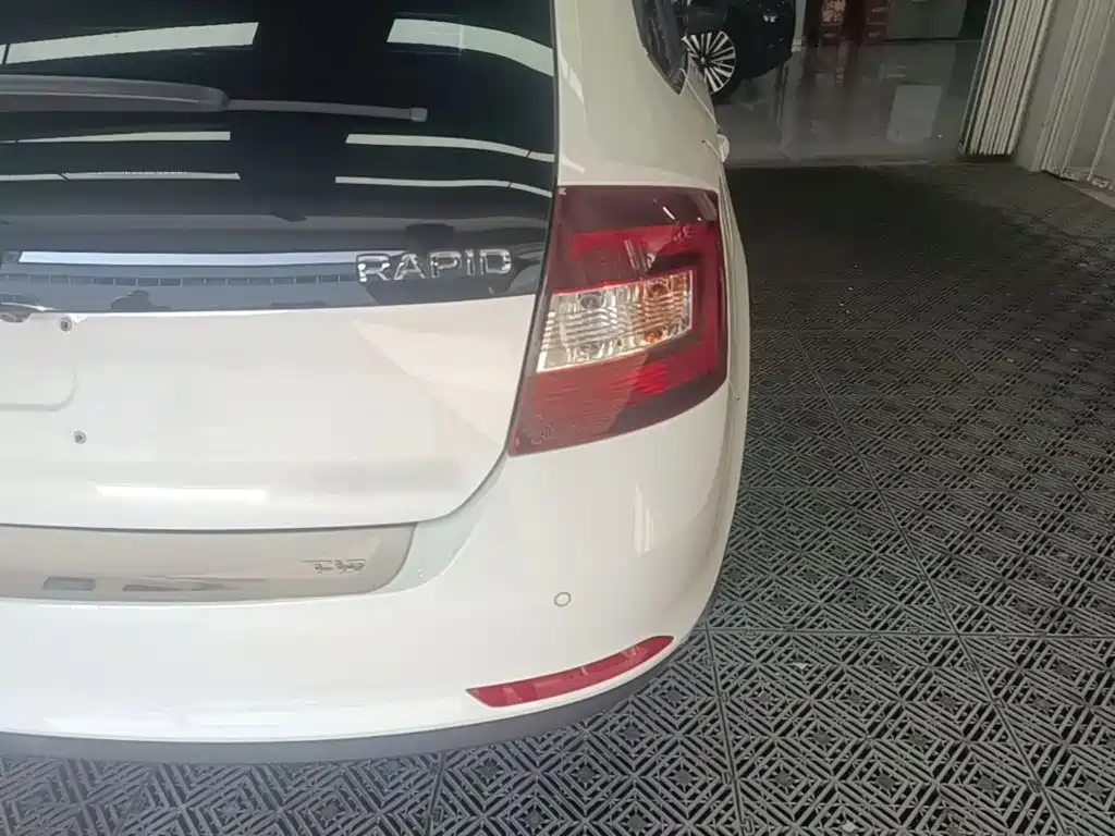 Skoda Rapid Spaceback — миниатюра 8
