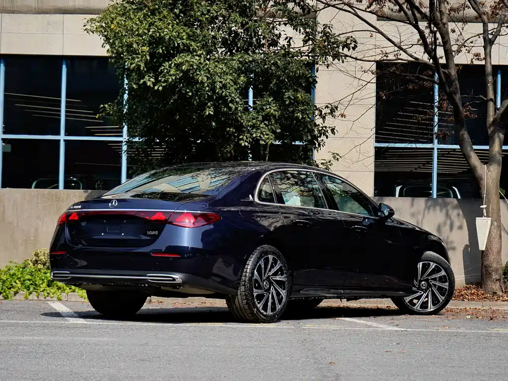 Mercedes-Benz E-Class — миниатюра 15