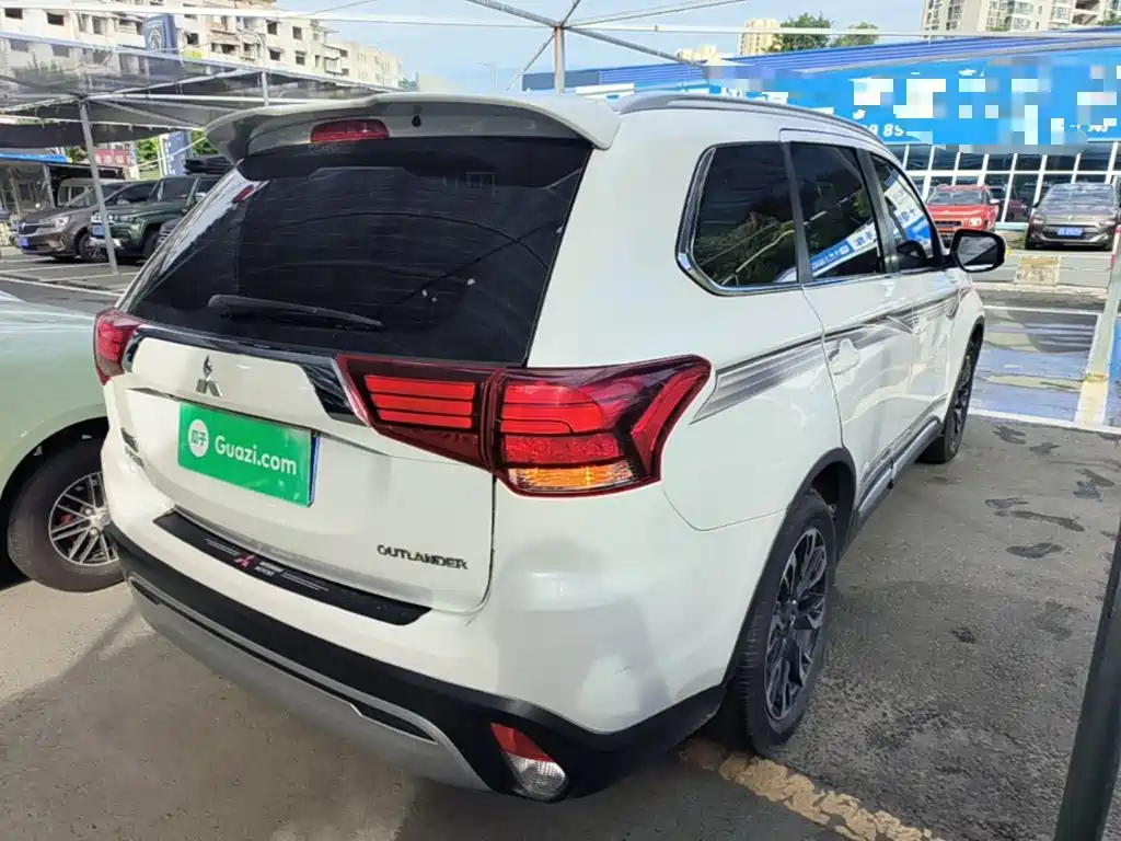 Mitsubishi Outlander — миниатюра 7