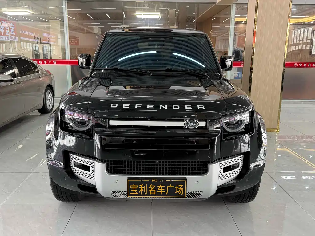 Land Rover Defender 2024