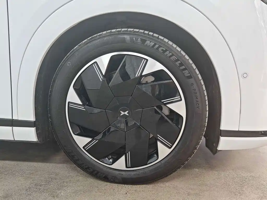XPeng X9 — миниатюра 9