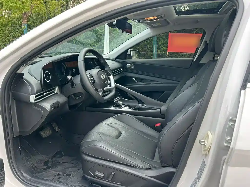 Hyundai Elantra — миниатюра 15
