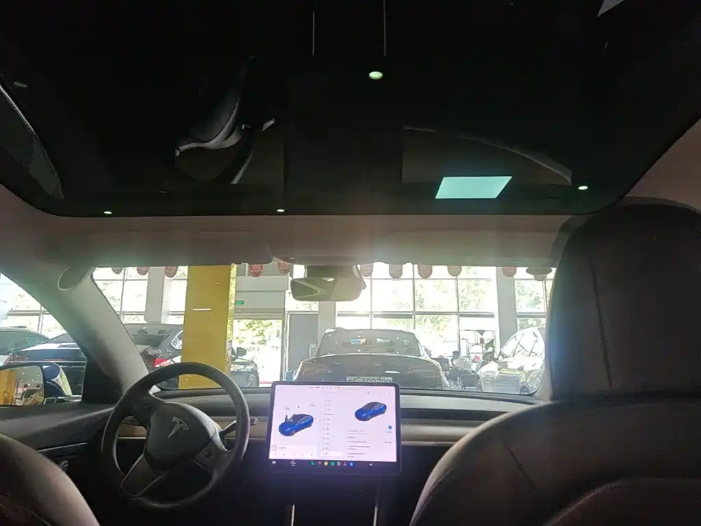 Tesla Model 3 — миниатюра 18