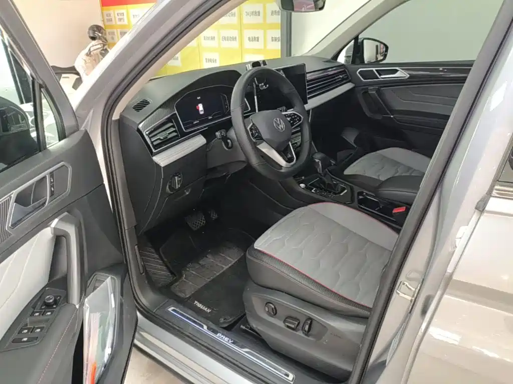 Volkswagen Tiguan L PHEV — миниатюра 16