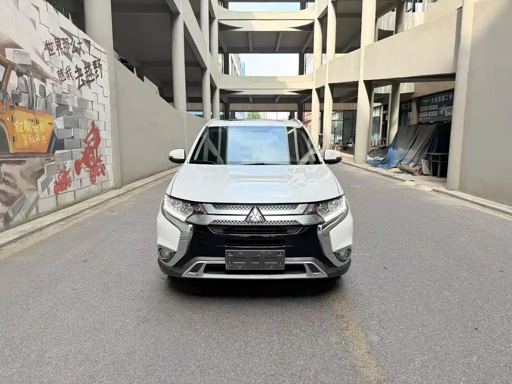 Mitsubishi Outlander — миниатюра 2