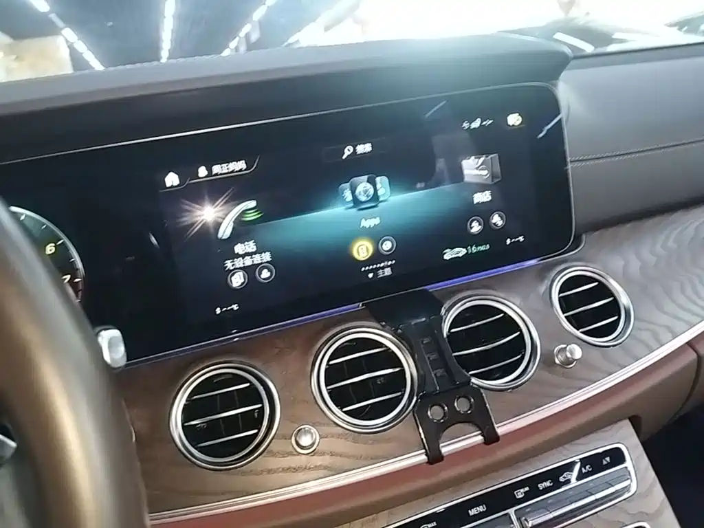 Mercedes-Benz E-Class — миниатюра 13