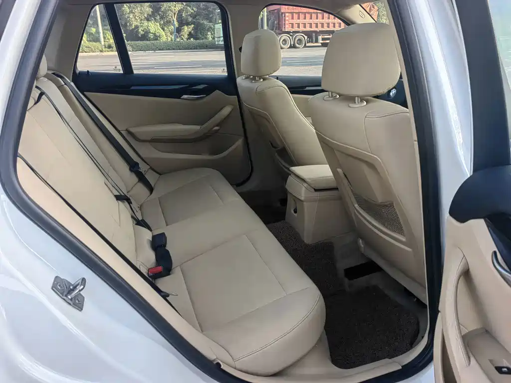 BMW X1 (Import) — миниатюра 8