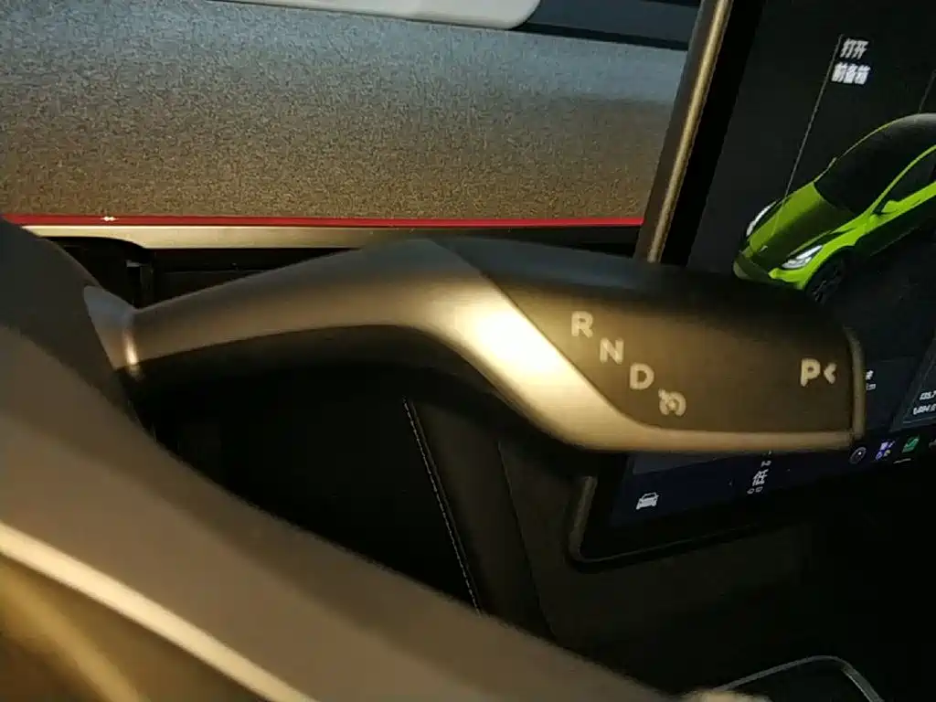 Tesla Model Y — миниатюра 14