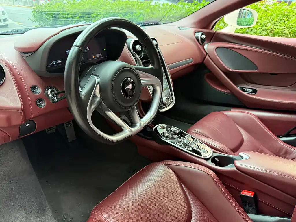 McLaren GT — миниатюра 5