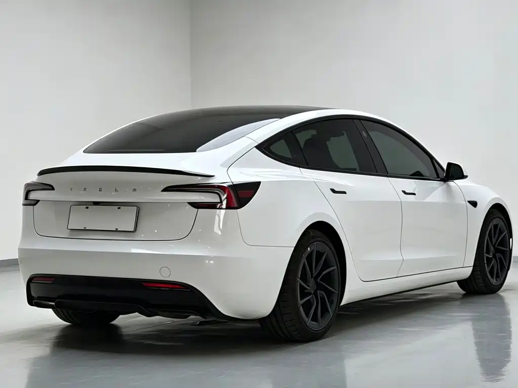Tesla Model 3 — миниатюра 4