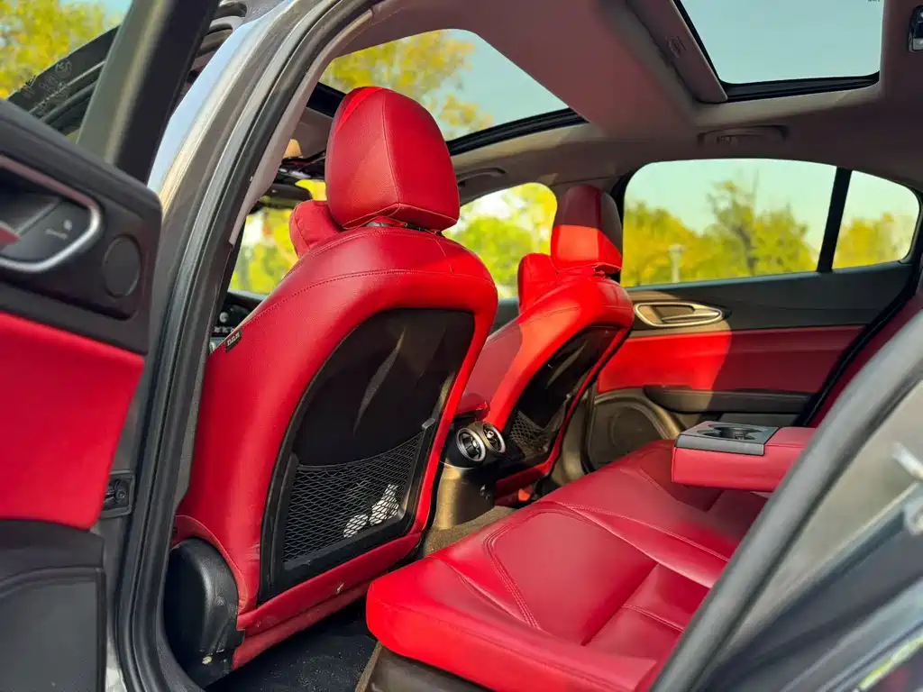 Alfa Romeo Giulia — миниатюра 6