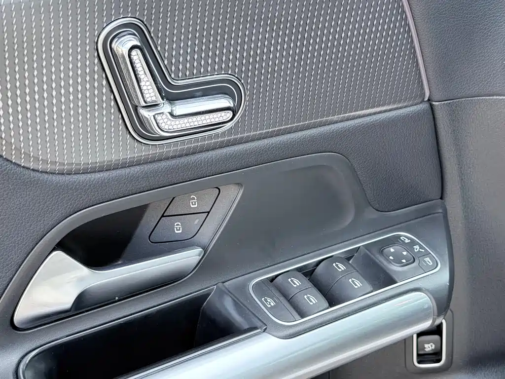 Mercedes-Benz GLA — миниатюра 16