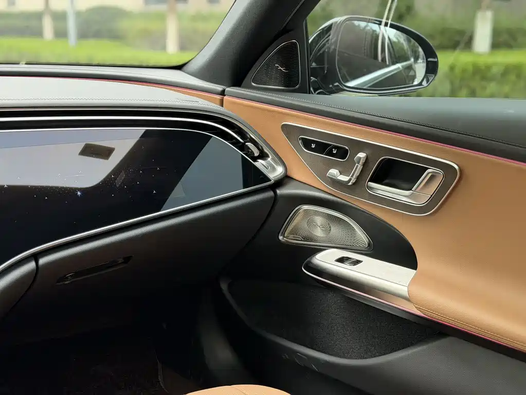 Mercedes-Benz E-Class — миниатюра 11