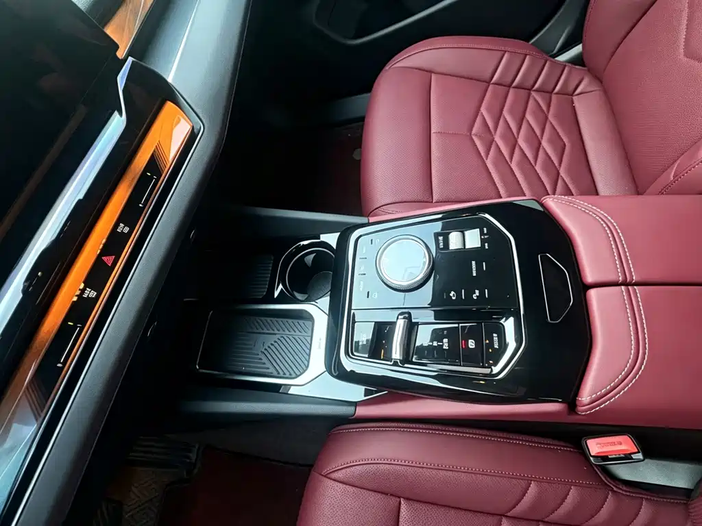 BMW i5 — миниатюра 10