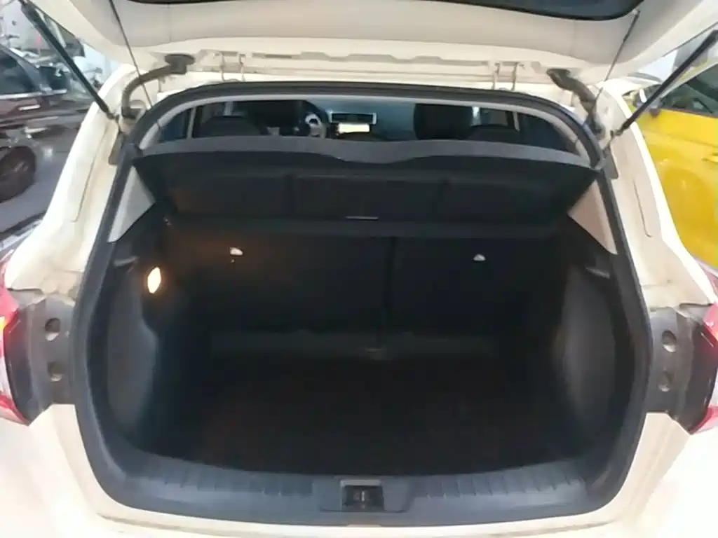 Nissan Tiida — миниатюра 19