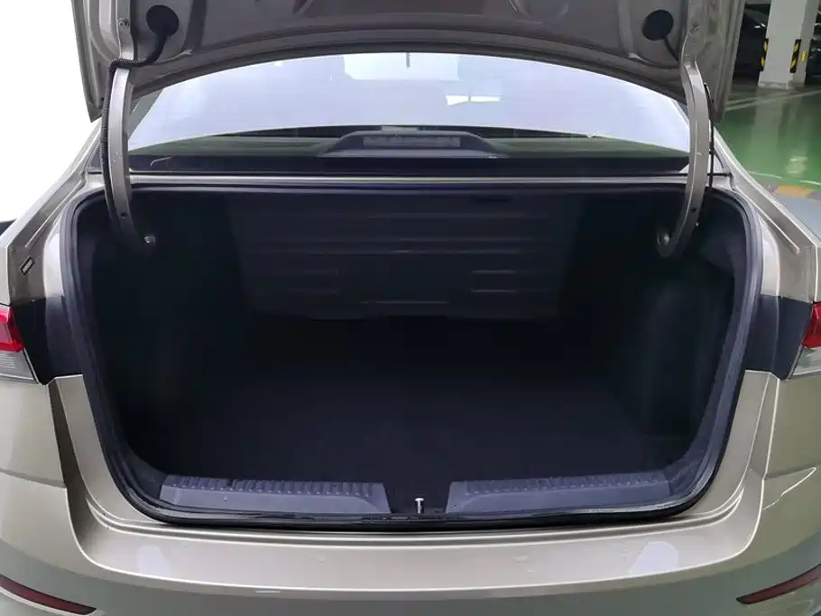 Skoda Rapid — миниатюра 4