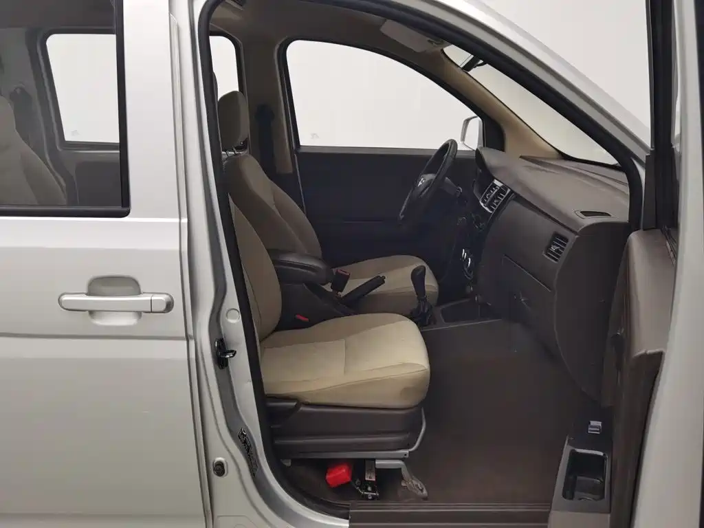 Wuling Rongguang V — миниатюра 23