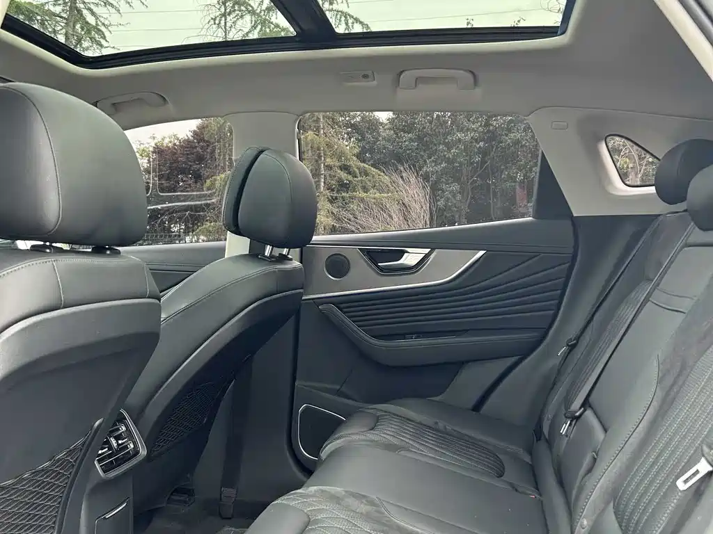 Hongqi HS5 2023 2.0T Pro50