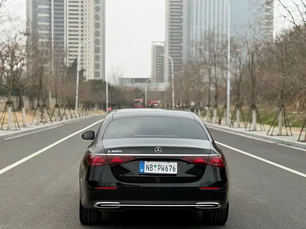 MERCEDES-BENZ E CLASS