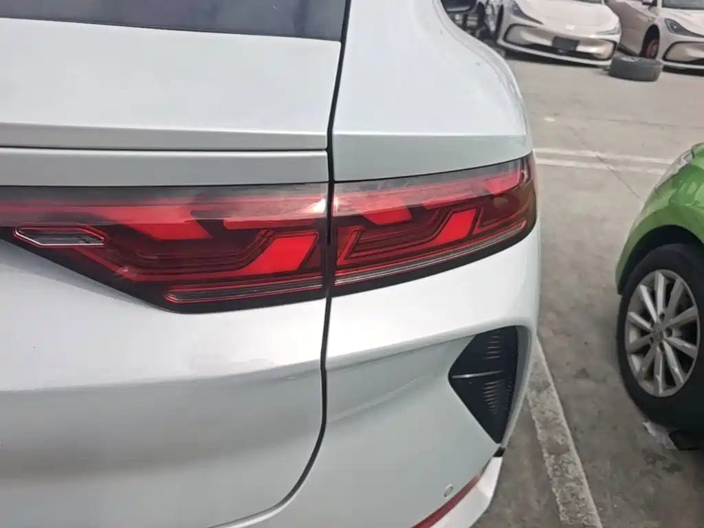 BYD L EV — миниатюра 8