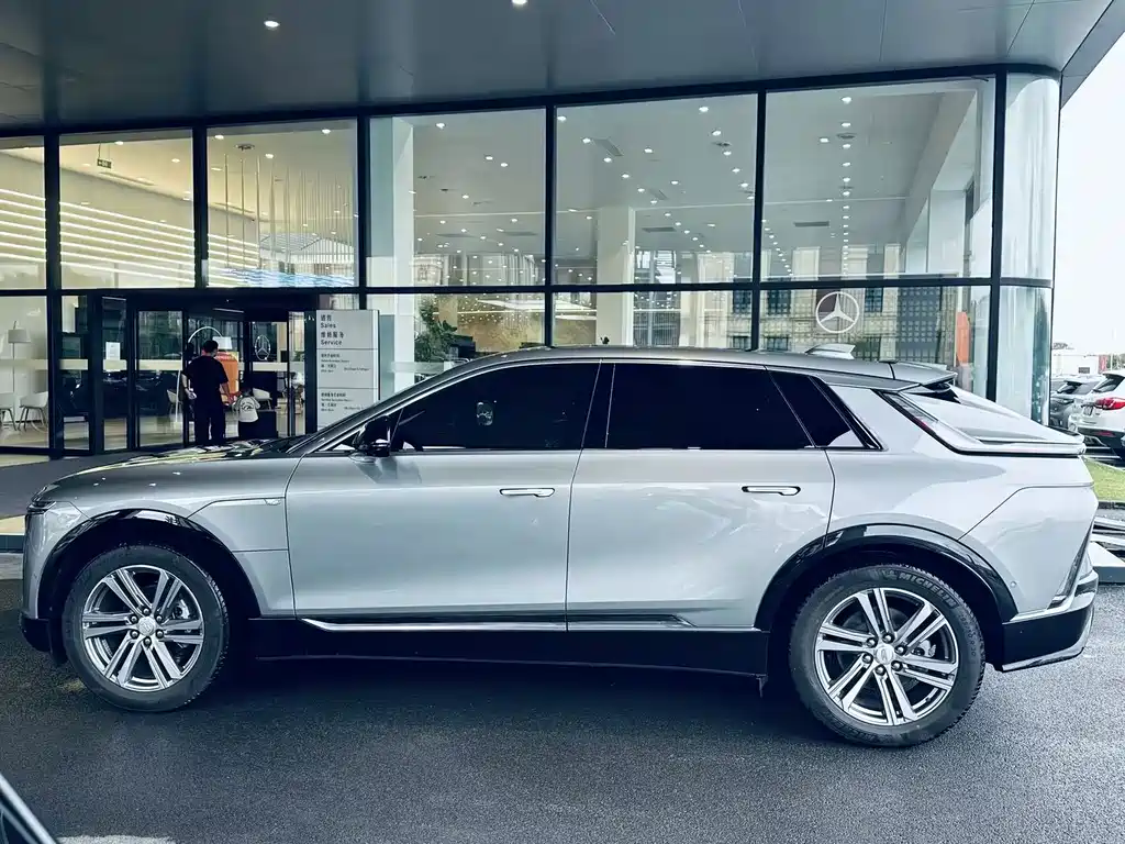 Cadillac Lyriq — миниатюра 2