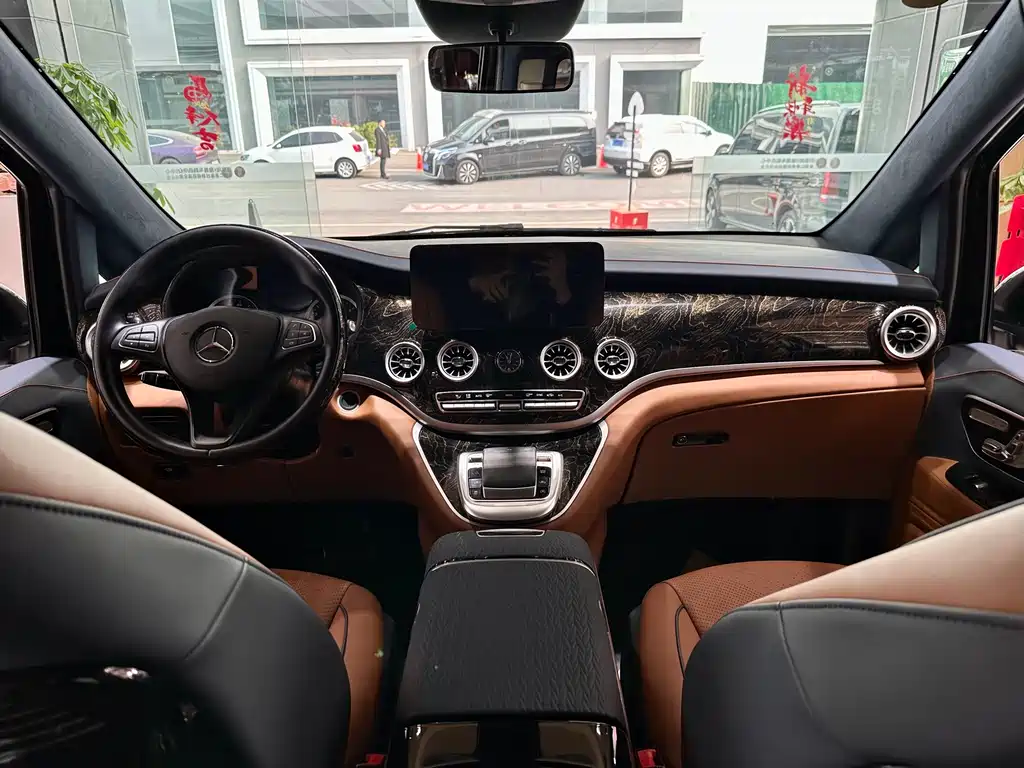 Mercedes-Benz Vito 2021 2.0T 7 мест