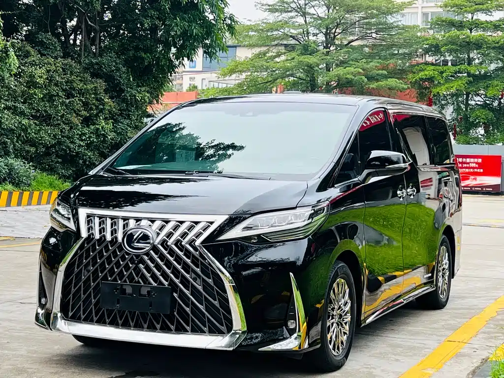 Lexus LM 2020