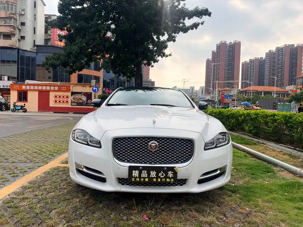 Jaguar XJ — миниатюра 2