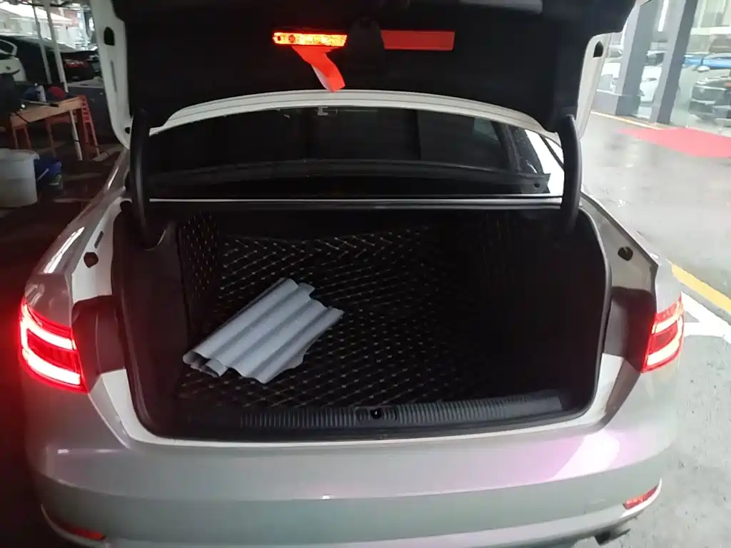 Audi A4L — миниатюра 19