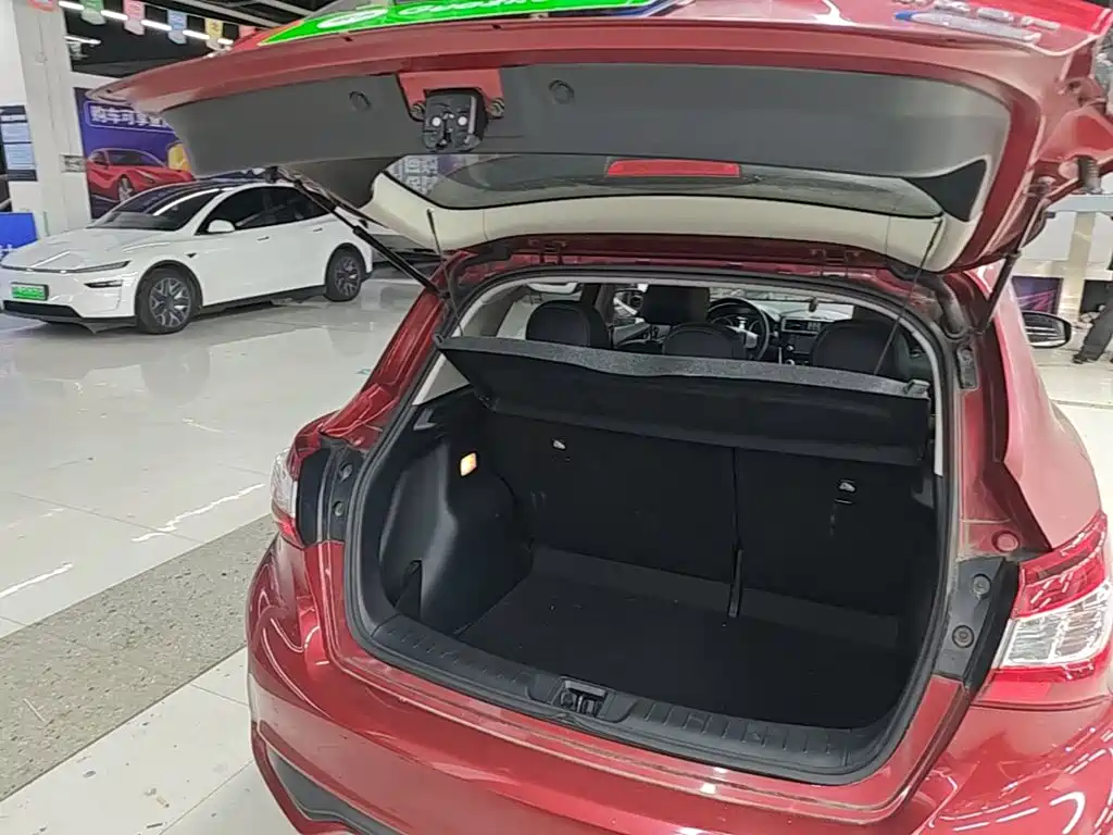 Nissan Tiida — миниатюра 19
