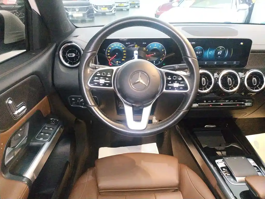 Mercedes-Benz GLB — миниатюра 11
