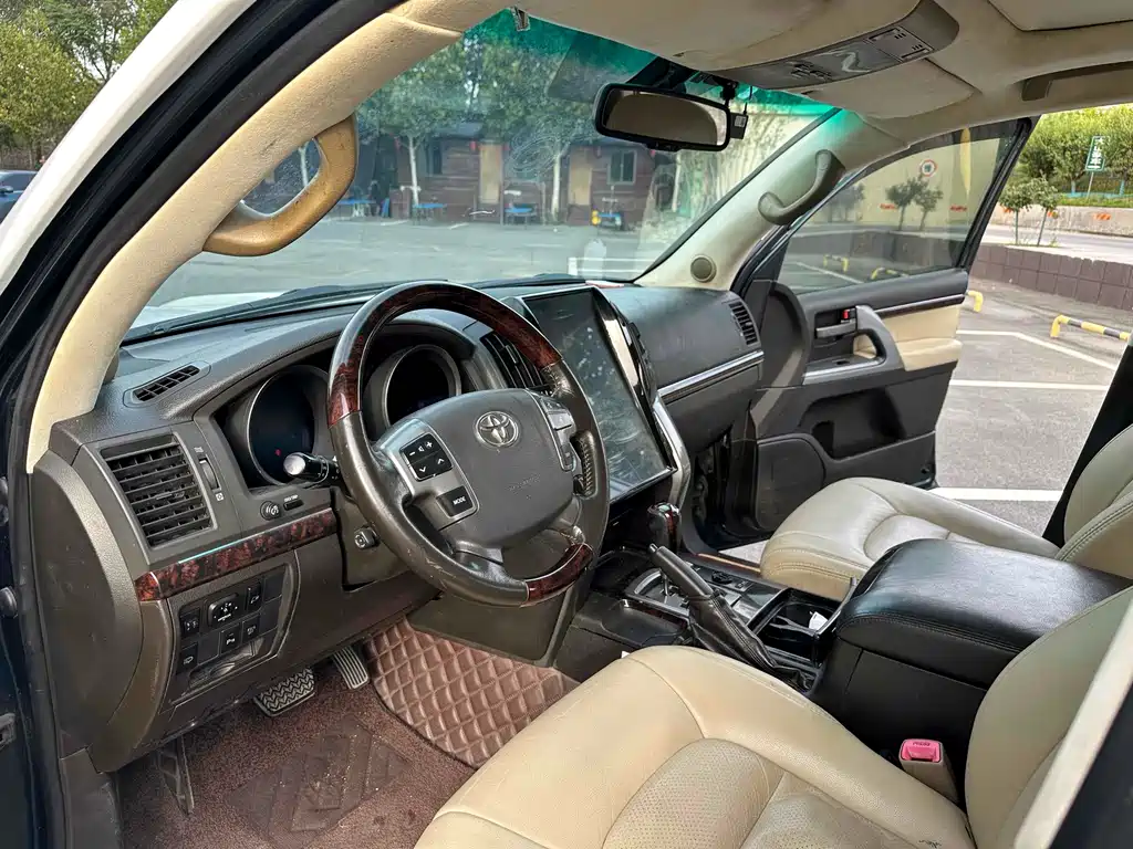 Toyota Land Cruiser 2010 4.7L AT VX