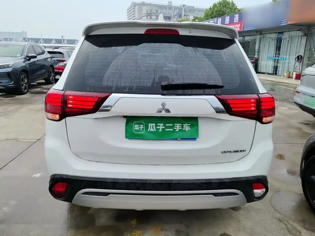 Mitsubishi Outlander — миниатюра 6
