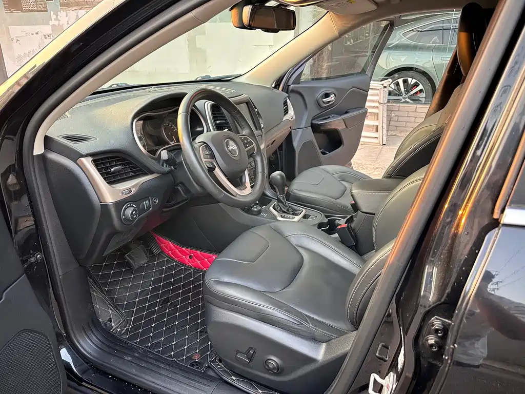 Jeep Cherokee — миниатюра 11