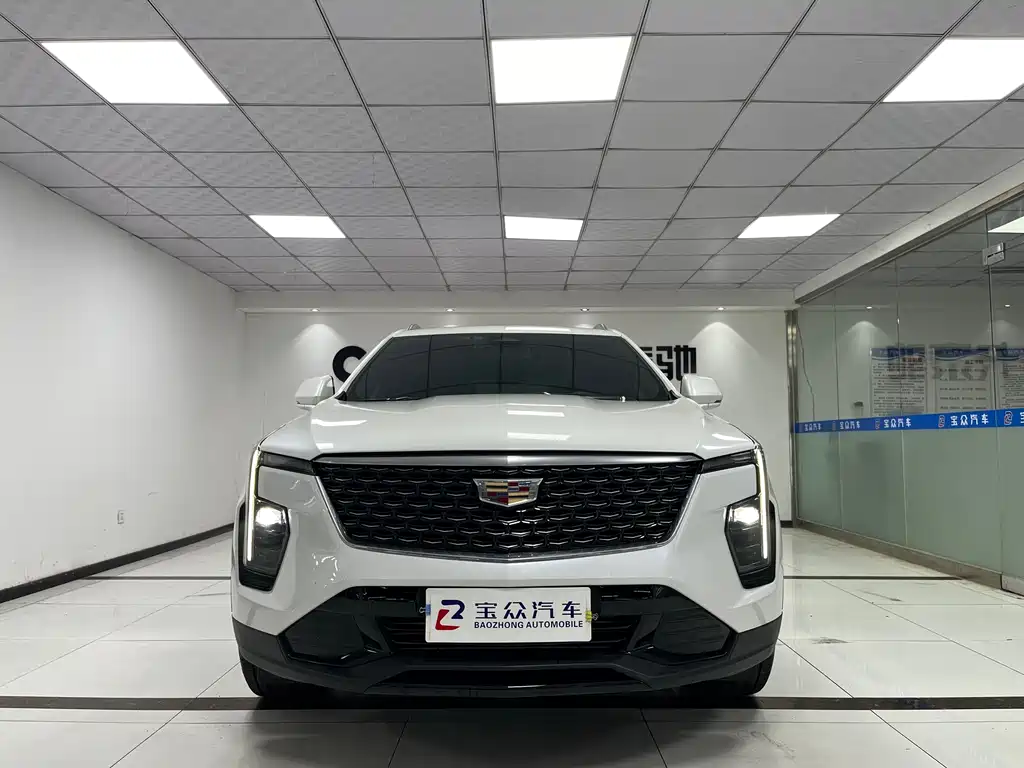 CADILLAC XT4