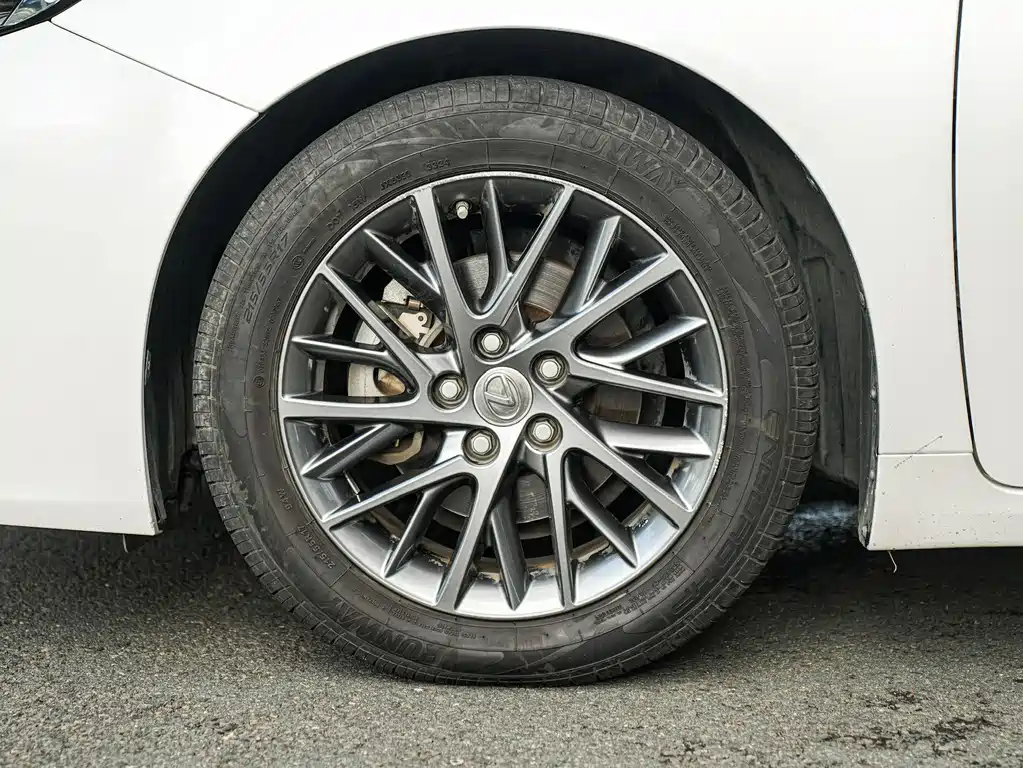 Lexus ES — миниатюра 8