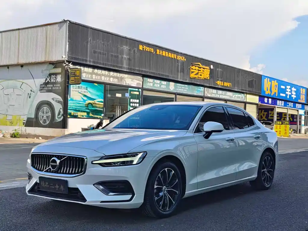 Купить Volvo S60