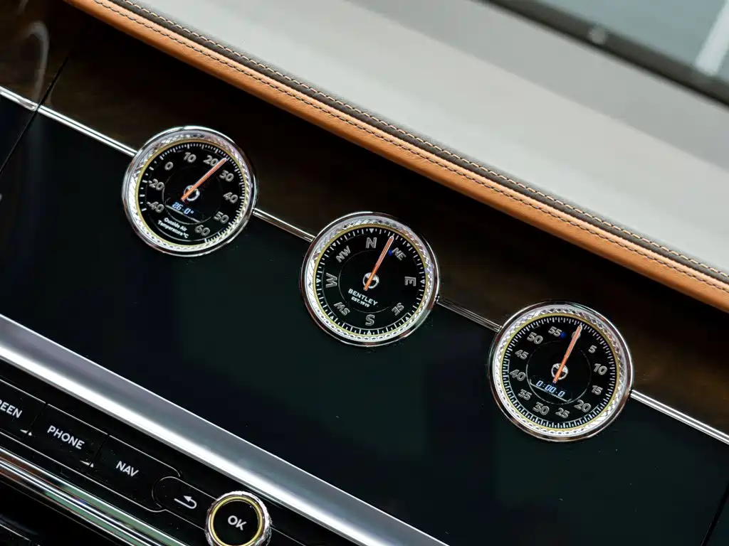 Bentley Flying Spur PHEV — миниатюра 24