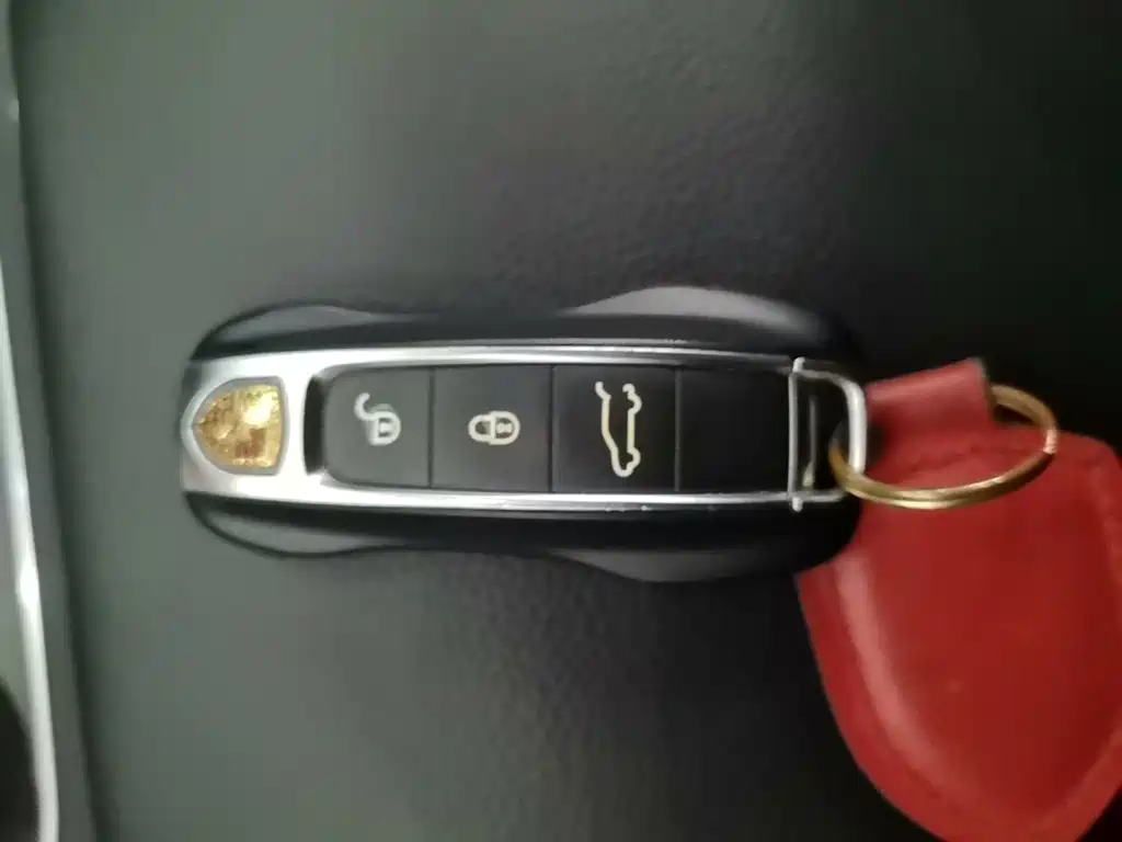 Porsche Cayenne — миниатюра 9