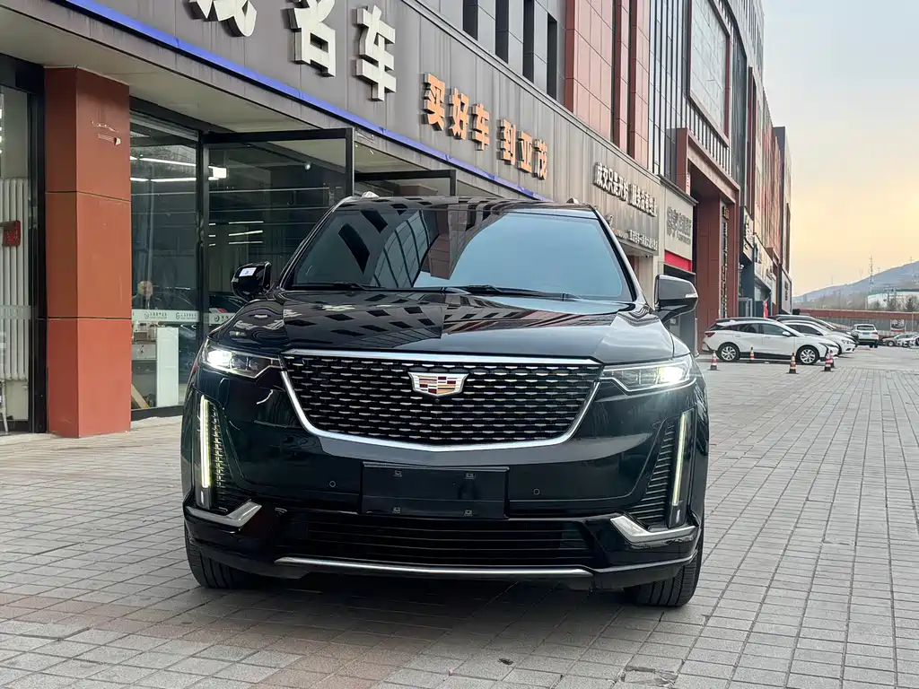 CADILLAC XT6